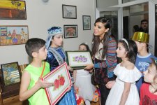 Лейла Алиева встретилась с пациентами Психоневрологического центра, воспитанниками детского дома номер 1 и жильцами общежития для девушек в Баку (ФОТО)