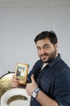 Телеведущие Фарид и Орхан Рзаевы провели новогоднюю акцию "Cheese" (фотосессия)