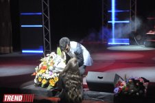 В Баку состоялся грандиозный "прощальный" вечер Фаига Агаева - искренность, цветы, феерическое шоу (фотосессия)