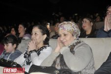 В Баку состоялся грандиозный "прощальный" вечер Фаига Агаева - искренность, цветы, феерическое шоу (фотосессия)