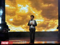 В Баку состоялся грандиозный "прощальный" вечер Фаига Агаева - искренность, цветы, феерическое шоу (фотосессия)