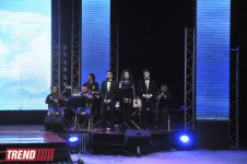 В Баку состоялся грандиозный "прощальный" вечер Фаига Агаева - искренность, цветы, феерическое шоу (фотосессия)