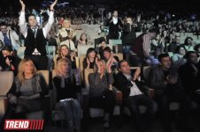 В Баку состоялся грандиозный "прощальный" вечер Фаига Агаева - искренность, цветы, феерическое шоу (фотосессия)