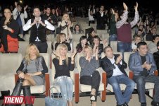 В Баку состоялся грандиозный "прощальный" вечер Фаига Агаева - искренность, цветы, феерическое шоу (фотосессия)