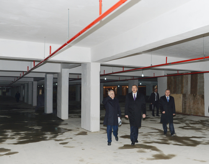 Президент Азербайджана ознакомился со строительными работами, проводимыми на улицах Физули и Мирзаги Алиева (ФОТО)