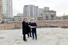 Президент Азербайджана ознакомился со строительными работами, проводимыми на улицах Физули и Мирзаги Алиева (ФОТО)