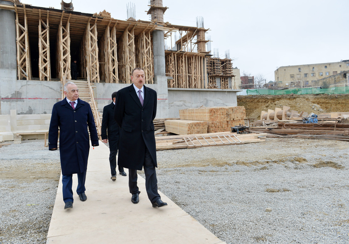 Президент Азербайджана ознакомился с ходом строительства в комплексе мечети в Бинагадинском районе Баку (ФОТО)