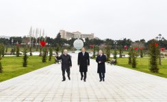 Президент Азербайджана ознакомился с условиями, созданными в новом парке в Хатаинском районе Баку (ФОТО)