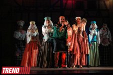 В Баку с успехом проходят премьеры мюзикла "Златошвейка и метельщик" (фотосессия)