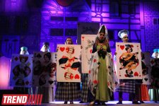 В Баку с успехом проходят премьеры мюзикла "Златошвейка и метельщик" (фотосессия)