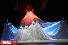 В Баку с успехом проходят премьеры мюзикла "Златошвейка и метельщик" (фотосессия)