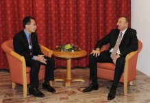 Azerbaijani President meets CEO of International Finance Corporation in Davos