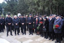 В Баку в Аллее почетного захоронения почтили память Гара Гараева (фото)