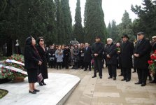 В Баку в Аллее почетного захоронения почтили память Гара Гараева (фото)