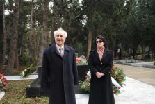 В Баку в Аллее почетного захоронения почтили память Гара Гараева (фото)
