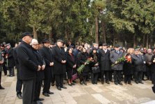 В Баку в Аллее почетного захоронения почтили память Гара Гараева (фото)