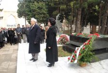 В Баку в Аллее почетного захоронения почтили память Гара Гараева (фото)
