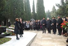 В Баку в Аллее почетного захоронения почтили память Гара Гараева (фото)