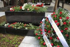 В Баку в Аллее почетного захоронения почтили память Гара Гараева (фото)
