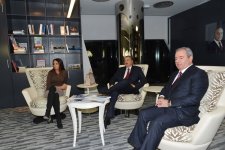 Президент Азербайджана и его супруга наблюдали за процессом запуска на орбиту спутника Azerspace-1 (ФОТО)