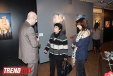 В Баку открылась фотовыставка личных вещей жертв Ходжалинской трагедии (фото)