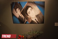 В Баку открылась фотовыставка личных вещей жертв Ходжалинской трагедии (фото)