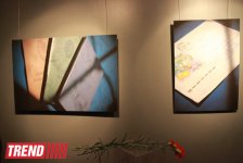 В Баку открылась фотовыставка личных вещей жертв Ходжалинской трагедии (фото)