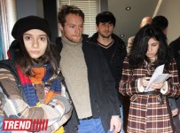 В Баку открылась фотовыставка личных вещей жертв Ходжалинской трагедии (фото)