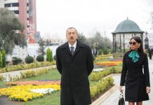 Президент Азербайджана и его супруга приняли участие в церемонии поминовения памяти жертв Ходжалинской трагедии (версия 2) (ФОТО)