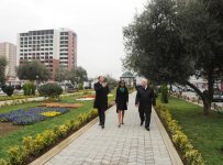 Президент Азербайджана и его супруга приняли участие в церемонии поминовения памяти жертв Ходжалинской трагедии (версия 2) (ФОТО)