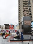 Президент Азербайджана и его супруга приняли участие в церемонии поминовения памяти жертв Ходжалинской трагедии (версия 2) (ФОТО)