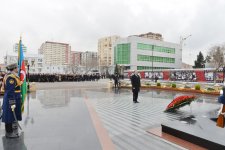 Президент Азербайджана и его супруга приняли участие в церемонии поминовения памяти жертв Ходжалинской трагедии (версия 2) (ФОТО)