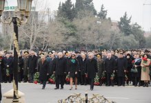 Президент Азербайджана и его супруга приняли участие в церемонии поминовения памяти жертв Ходжалинской трагедии (версия 2) (ФОТО)
