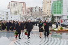 Президент Азербайджана и его супруга приняли участие в церемонии поминовения памяти жертв Ходжалинской трагедии (версия 2) (ФОТО)