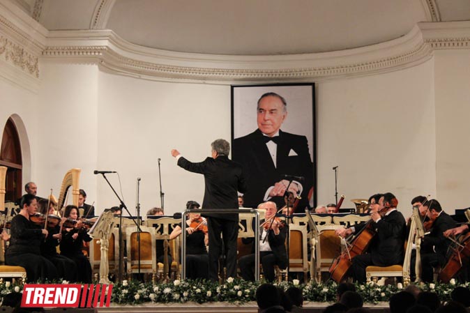 В Баку состоялся концерт, посвященный 90-летию общенационального лидера Азербайджана Гейдара Алиева (фото)