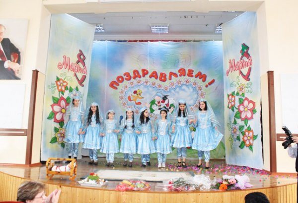 В Баку состоялся концерт, посвященный 8 марта и празднику Новруз (фото)