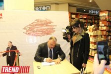 Бахрам Багирзаде на 8 марта презентовал книгу  "О чем говорят женщины?" (фотосессия)