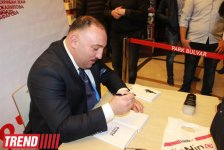 Бахрам Багирзаде на 8 марта презентовал книгу  "О чем говорят женщины?" (фотосессия)