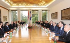 Состоялась встреча президентов Азербайджана и Хорватии в расширенном составе с участием делегаций (ФОТО)