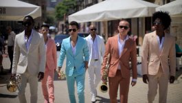 Новые фото румынской группы Mandinga в Баку: "Это фантастический город мечты" (фотосессия)