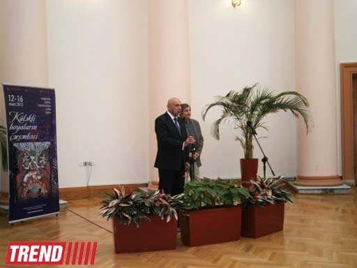 Весна в Музейном центре Баку: выставка "Разноцветие ветреного вторника" (фотосессия)