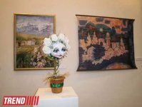 Весна в Музейном центре Баку: выставка "Разноцветие ветреного вторника" (фотосессия)