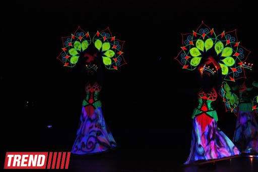 В Баку состоялось неоновое шоу "Эйфория" московской группы FIRE MAGIC SHOW (фотосессия)