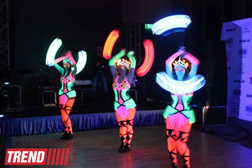 В Баку состоялось неоновое шоу "Эйфория" московской группы FIRE MAGIC SHOW (фотосессия)
