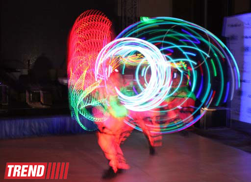 В Баку состоялось неоновое шоу "Эйфория" московской группы FIRE MAGIC SHOW (фотосессия)