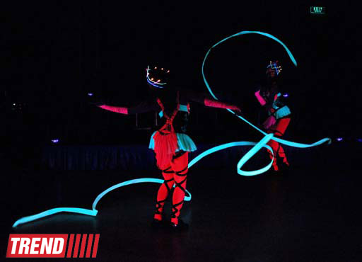 В Баку состоялось неоновое шоу "Эйфория" московской группы FIRE MAGIC SHOW (фотосессия)