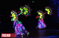 В Баку состоялось неоновое шоу "Эйфория" московской группы FIRE MAGIC SHOW (фотосессия)