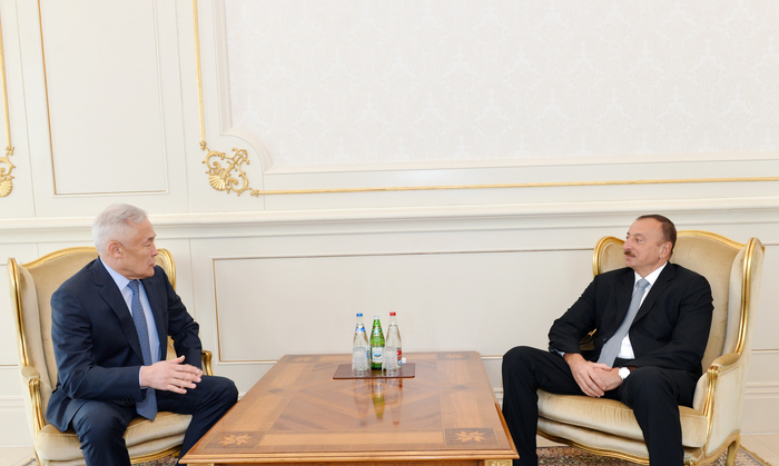 Президент Азербайджана принял верительные грамоты новоназначенного посла Казахстана