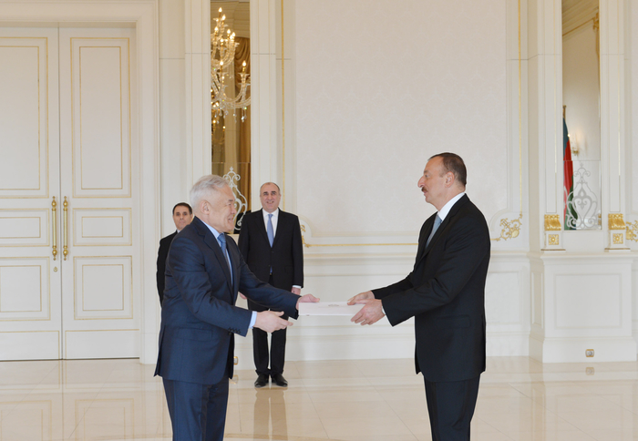 Президент Азербайджана принял верительные грамоты новоназначенного посла Казахстана