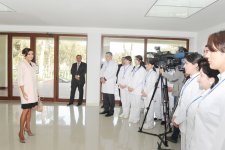Первая леди Азербайджана ознакомилась с условиями, созданными в Объединенной городской больнице №26 и двух детских садах (версия 2) (ФОТО)